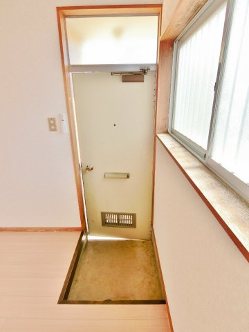 早船貸家G棟の玄関