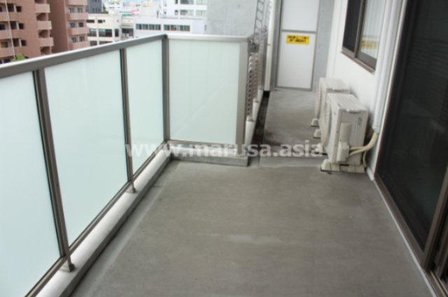 AINA公園通りのバルコニー