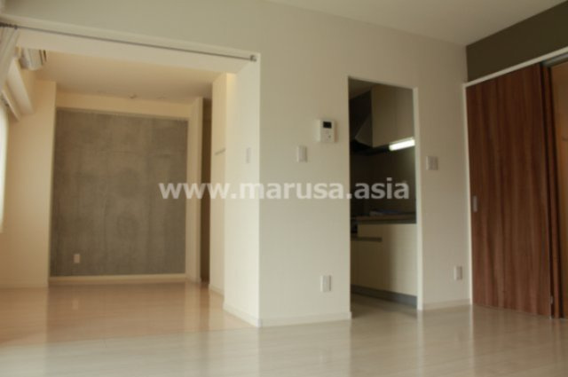 AINA公園通りの内装