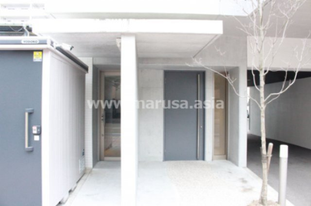 AINA公園通りのエントランス