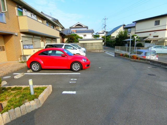 ヴラウニーメゾン・リラの駐車場