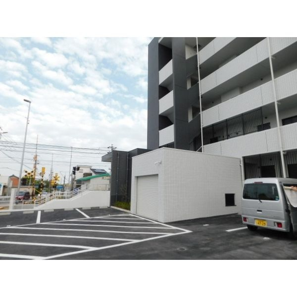LEGAMEの駐車場