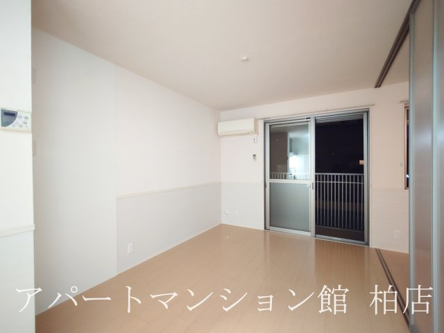 クレストパークＤの居間・リビング