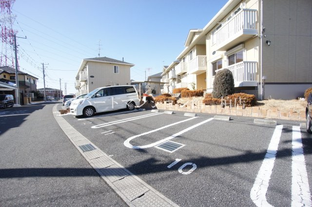 クレストパークＤの駐車場