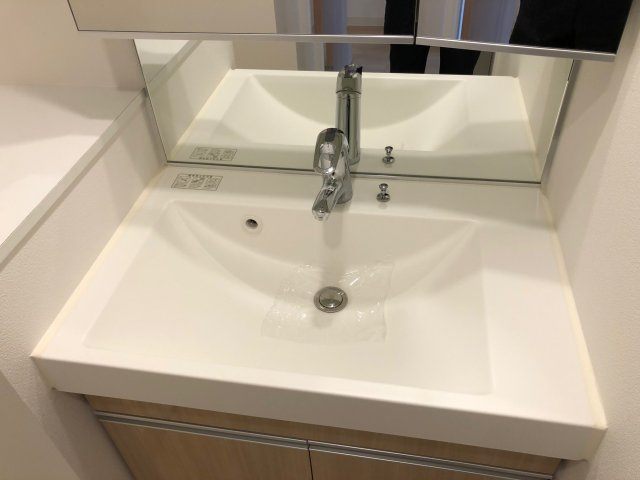 アーバネックス谷町Ⅱ　BRAVI不動産の独立洗面台|【アーバネックス谷町Ⅱ】独立洗面台、朝の身支度には欠かせません