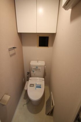 アーバネックス谷町Ⅱ　BRAVI不動産のトイレ|【アーバネックス谷町Ⅱ】落ち着いた色調のトイレです