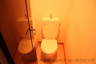 【トイレ】 | コンフォート大宮三橋 | 温水洗浄便座付きトイレ