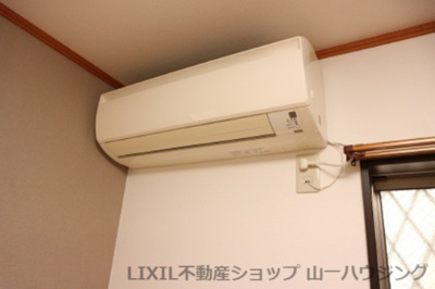 【設備】 | コンフォート大宮三橋 | 洋室内のエアコン