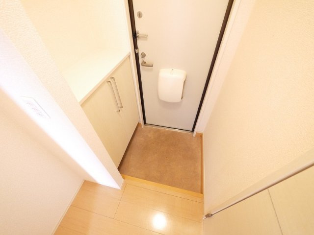 グランモア東九条　Ⅱの玄関|明るい玄関です