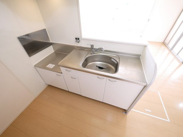 グランモア東九条　Ⅱのキッチン|コンパクトなキッチンで掃除もラクラク