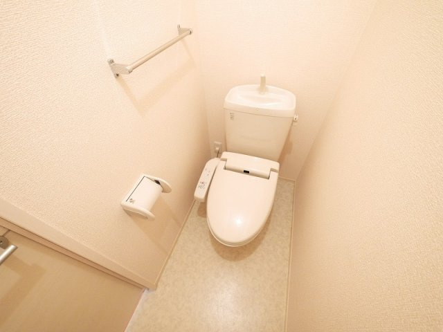 グランモア東九条　Ⅱのトイレ|清潔感のあるトイレです