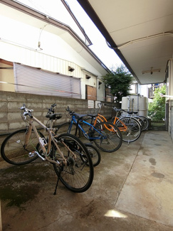 【その他共用部分】 | 敷地内に駐輪場があります♪自転車があれば通勤・通学にはもちろん、お買物にも便利ですよね☆