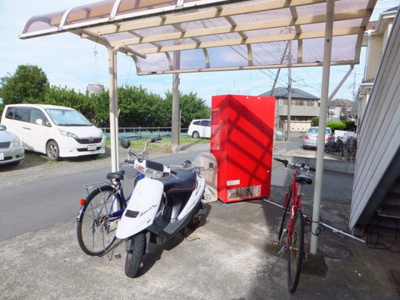 【その他共用部分】 | グリーンハイツ/片平 | 屋根付きの駐輪場があるので雨が降っても大切な自転車が濡れません☆駅まで自転車もオススメです♪