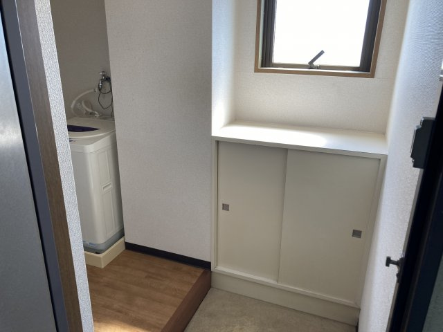 ファミール中野１の玄関