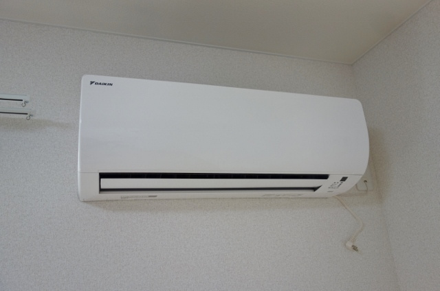 クリスタル扇の設備|リビングにはエアコン付き