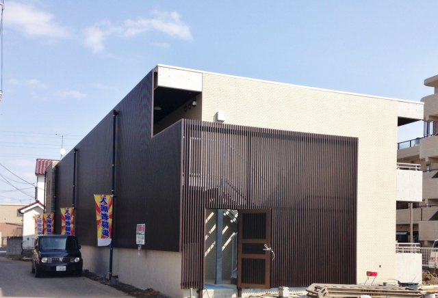 クリスタル扇の外観|日当たりサンサン！！大型ベランダ、窓にはシャッター付き
