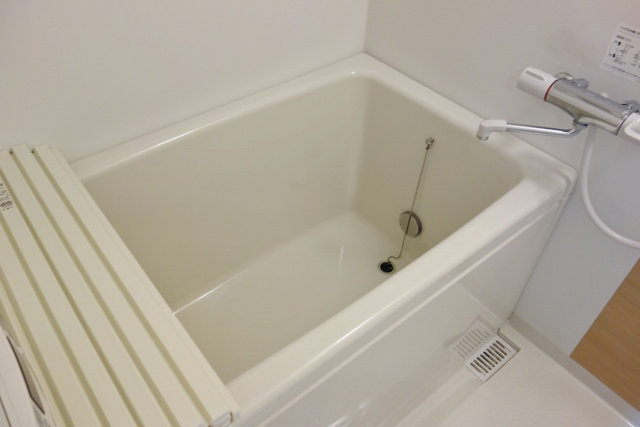 クリスタル扇のその他共用部分|ユニットバスはゆったり1116タイプ・追い炊き機能付き
一人暮らしに嬉しい、バス・トイレ独立タイプ
