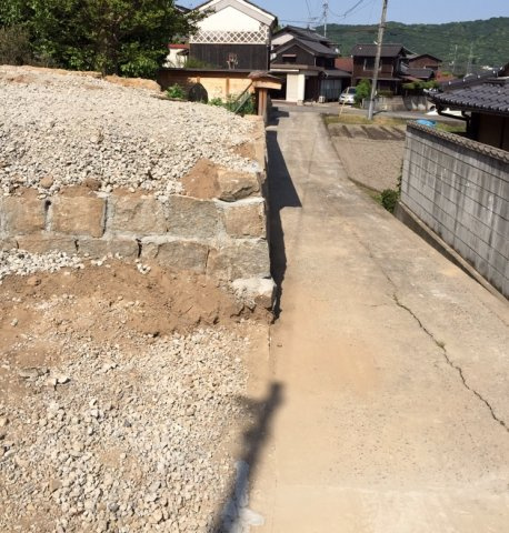 曽原130坪以上の広めの土地　の前面道路含む現地写真
