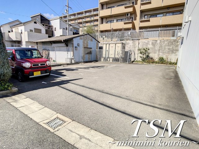 プリモーテ枚方公園の駐車場|敷地内駐車場