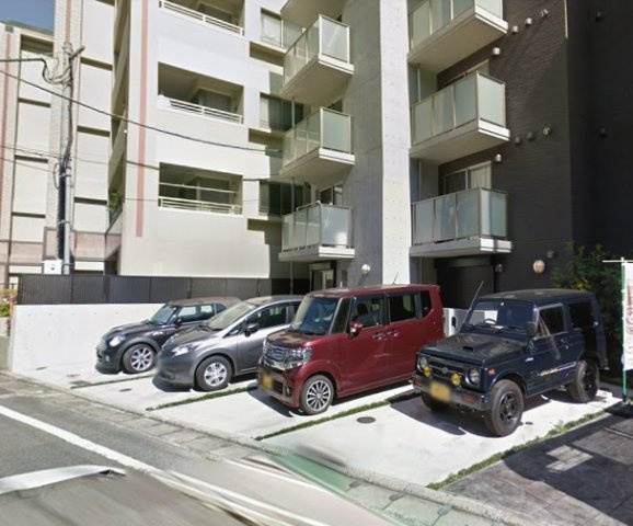 ブランチェ大橋の駐車場