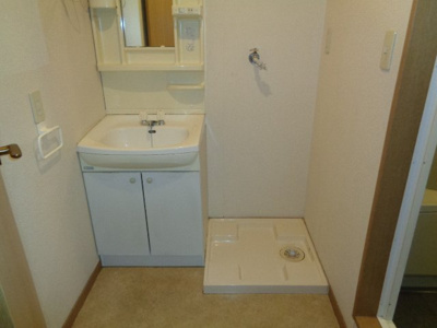 【洗面所】 | メゾンラベンダー7番館 | 便利な収納スペースです