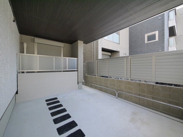 フロマージュ宮前のその他共用部分|ゆったりとした駐輪スペース。