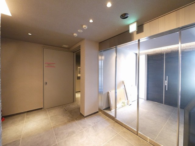 フロマージュ宮前のエントランス|ゆとりのあるエントランスです