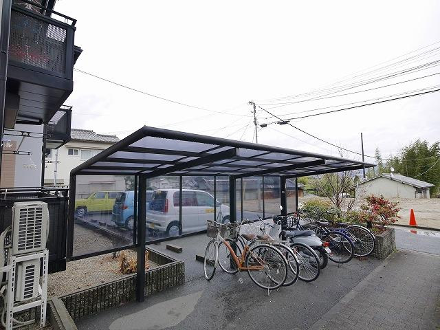 フォレスト光陽Bのその他共用部分|屋根付き駐輪場です