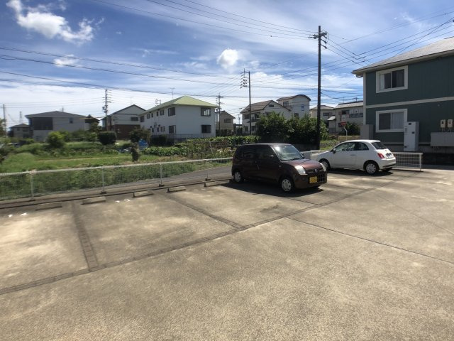 プルミエDの駐車場