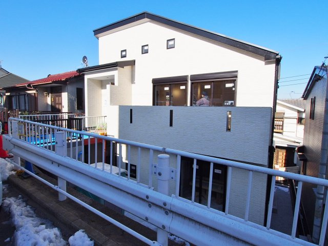 保土ヶ谷区境木本町　新築戸建の外観|JR横須賀線「東戸塚」駅よりバス約9分、バス停より徒歩約3分の立地です。