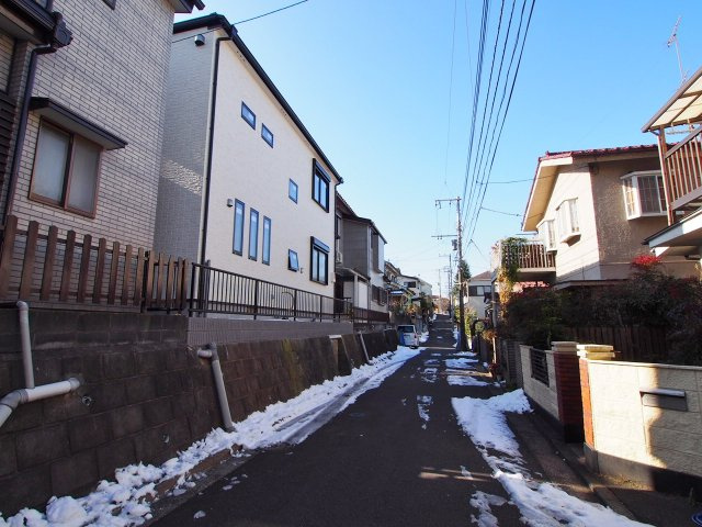 保土ヶ谷区境木本町　新築戸建の前面道路含む現地写真|北側約4.5ｍの前面道路です。