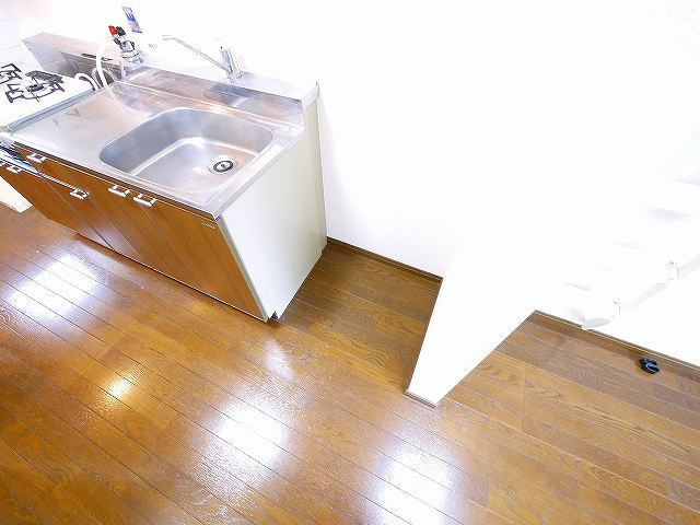 フローレスのキッチン|コンパクトなキッチンで掃除もラクラク