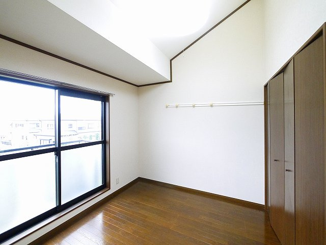 フローレスの洋室|ゆったりした洋室です