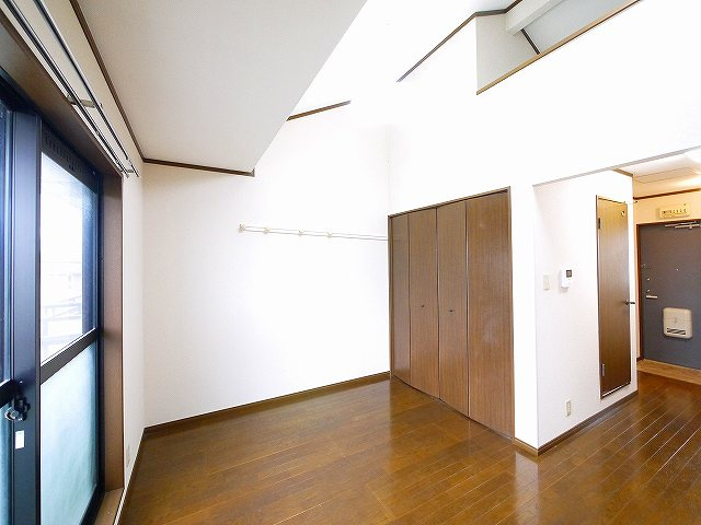 フローレスの洋室|明るい洋室です