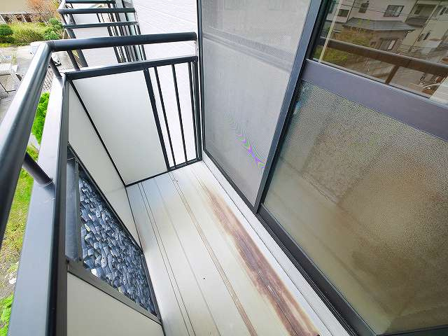 フローレスのバルコニー|お洗濯にも便利なバルコニー付き