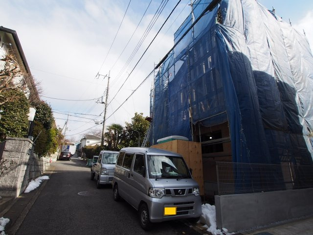 保土ヶ谷区新井町　新築戸建の前面道路含む現地写真