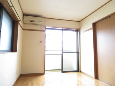 【洋室】 | カーサ・並塚Ｃ | ２Ｆ南東洋室