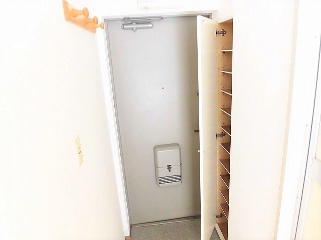 昭島コートエレガンスＤ棟の玄関