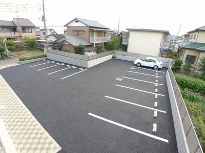 【駐車場】 | 【シャーメゾン】ルミエールメゾン | 敷地内駐車場に各世帯１台分確保！２台目要相談（駐車料１台７，３５０円