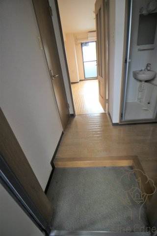中津栄マンションの玄関
