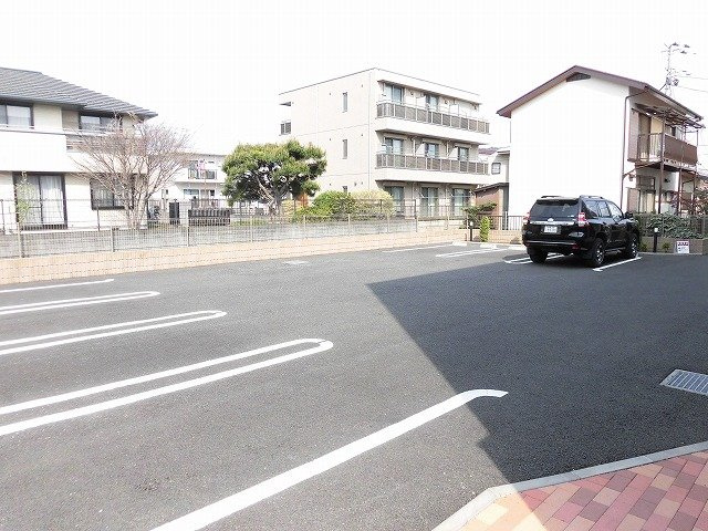 ルクリアの駐車場