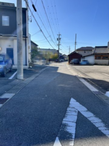 高浜市向山町５丁目のアパートの周辺|接面道路