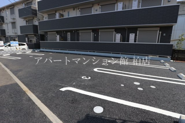 アステールピュールＫの駐車場