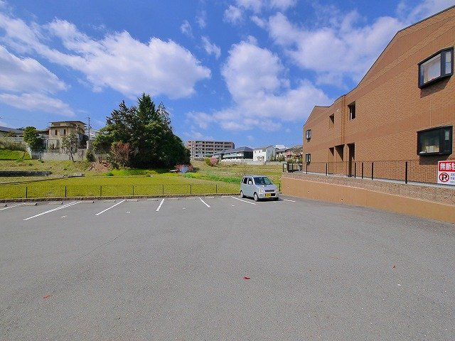 LEGACY学園前の駐車場|駐車場に車を止められます