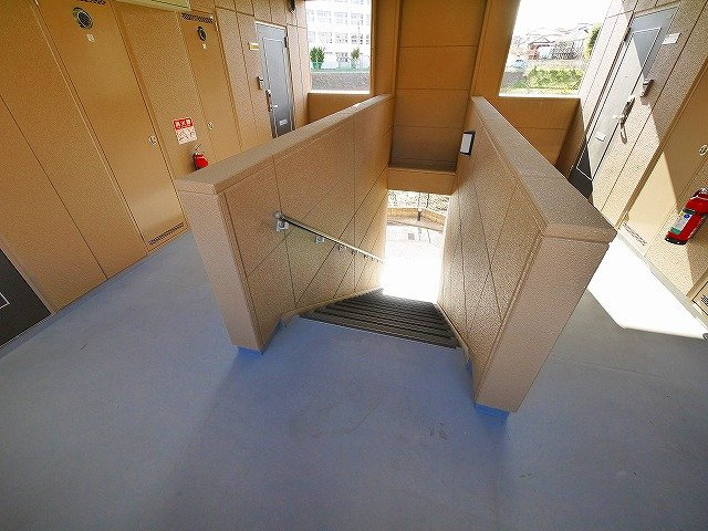LEGACY学園前のエントランス|落ち着いたエントランスです