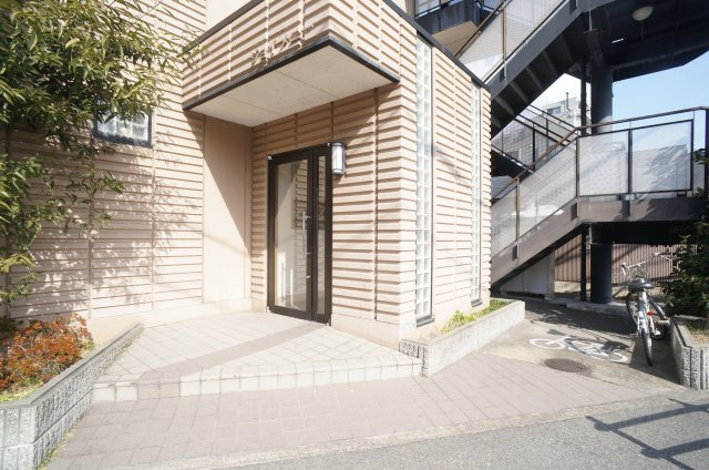 ジョイメニーのエントランス