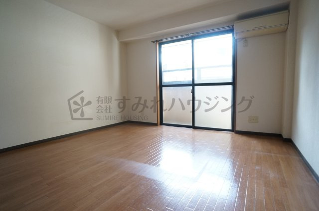 ジョイメニーの居間・リビング