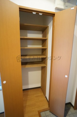 ジョイメニーの玄関