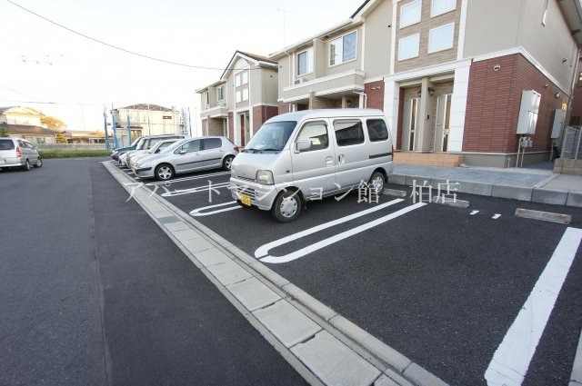 べルクラールⅠの駐車場