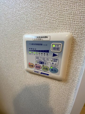 【設備】 | ベルヴィル新ゆり | バスルームの浴室暖房乾燥機で外に干せないお洗濯物もすっきり乾きます♪雨の日のお洗濯もバッチリ！